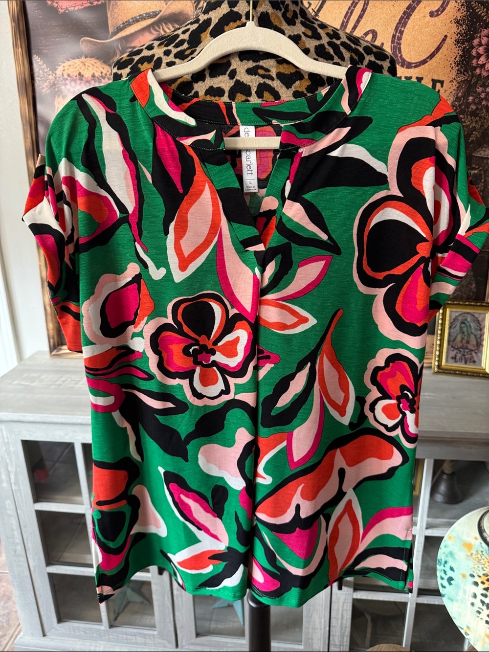 NWT Dear Scarlett Green Floral  Short Sleeve Top  Size Large